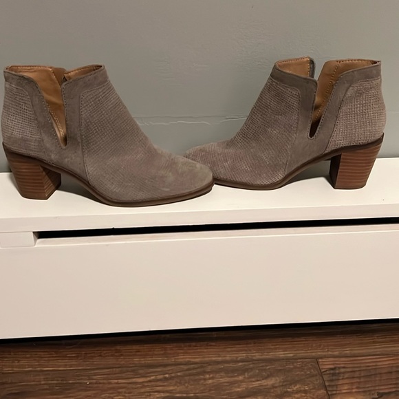 LUCKY BRAND 🍀 suede booties - Picture 1 of 11